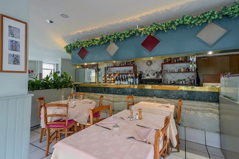 Restaurant L’Auberge de la Roseraie à Gennevilliers, France