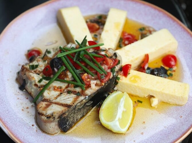 Restaurant L’Avenue Steakhouse à Saint-Ouen-sur-Seine, France