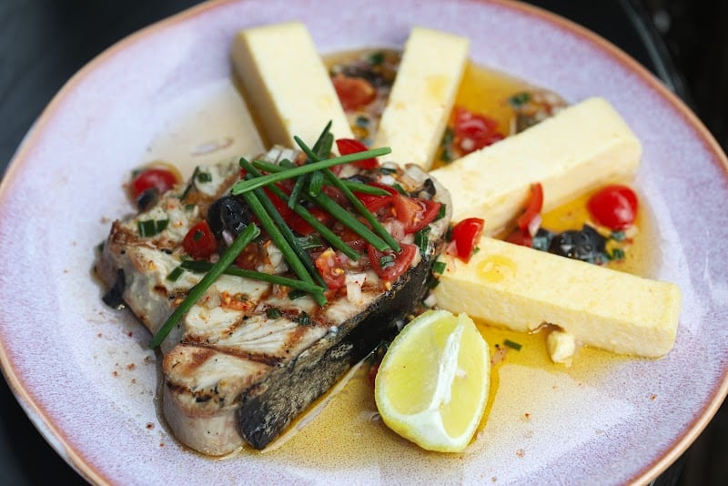 Restaurant L’Avenue Steakhouse à Saint-Ouen-sur-Seine, France