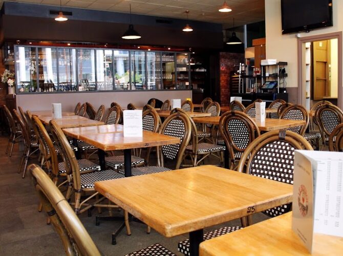 Restaurant Le Bistrot à Vin à Courbevoie, France