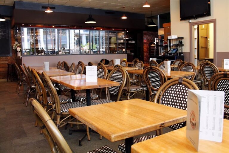 Restaurant Le Bistrot à Vin à Courbevoie, France — photo 1