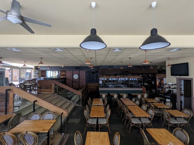 Restaurant Le Bistrot à Vin à Courbevoie, France