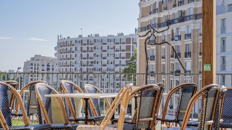 Restaurant Le Bouillon du Coq à Saint-Ouen-sur-Seine, France