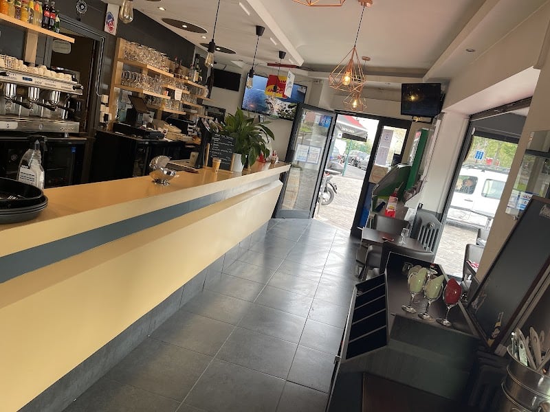 Le Camélinat Restaurant à Gennevilliers, France