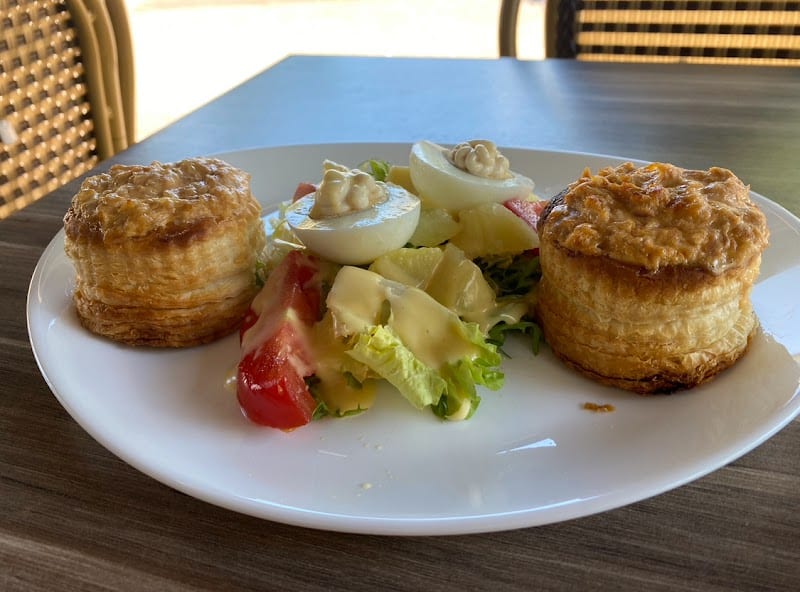 Le Camélinat Restaurant à Gennevilliers, France