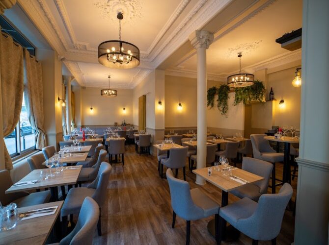 Restaurant Le Charlie’s à Courbevoie, France