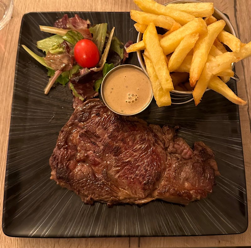 Restaurant Le Charlie’s à Courbevoie, France