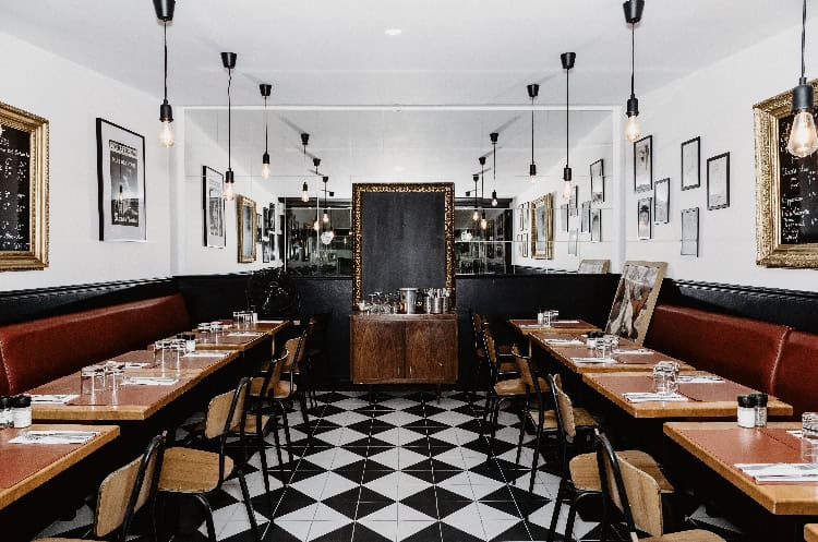 Restaurant Le Comptoir des Puces à Saint-Ouen-sur-Seine, France