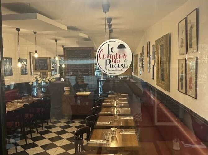Restaurant Le Comptoir des Puces à Saint-Ouen-sur-Seine, France