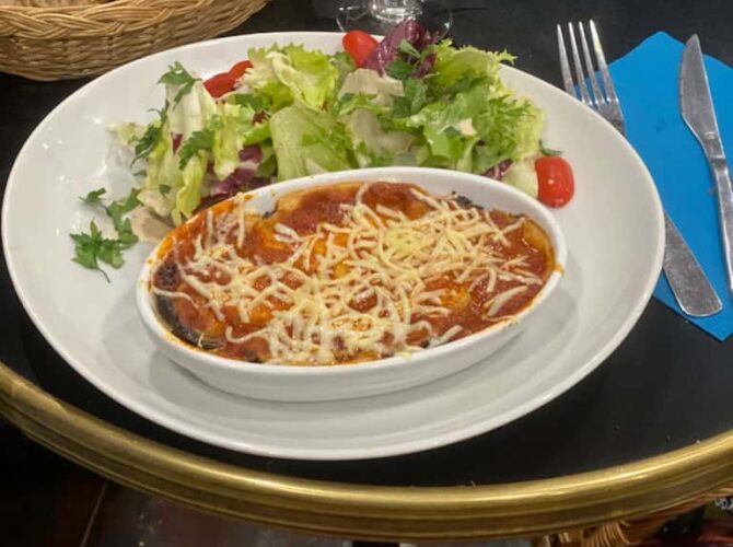 Restaurant Le Coq D’Or à Saint-Ouen-sur-Seine, France