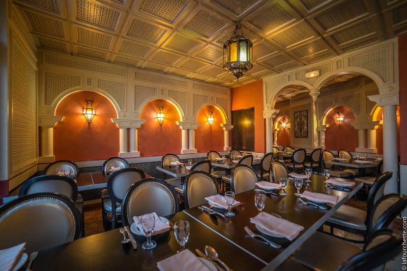 Restaurant Le Dattier à Courbevoie, France