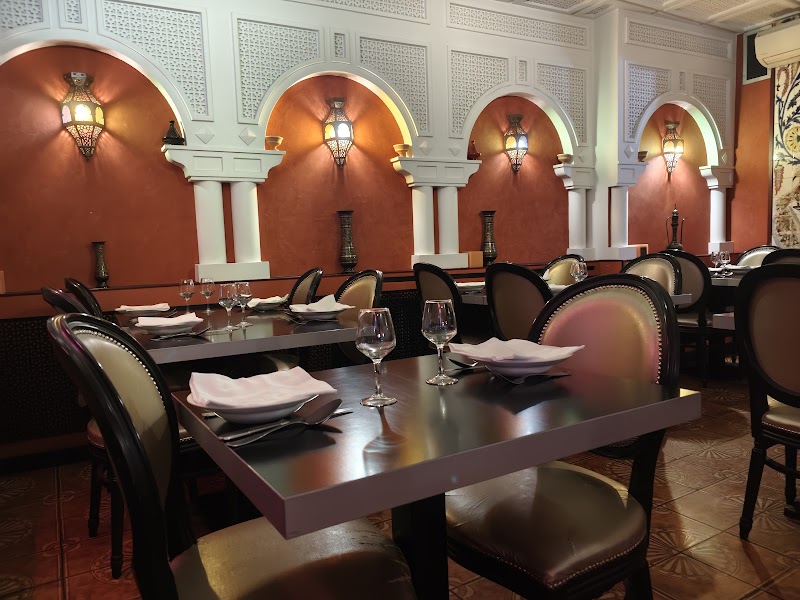 Restaurant Le Dattier à Courbevoie, France