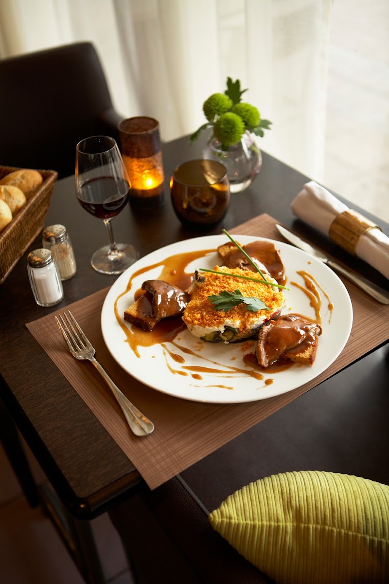 Restaurant Le Garden Café à Courbevoie, France