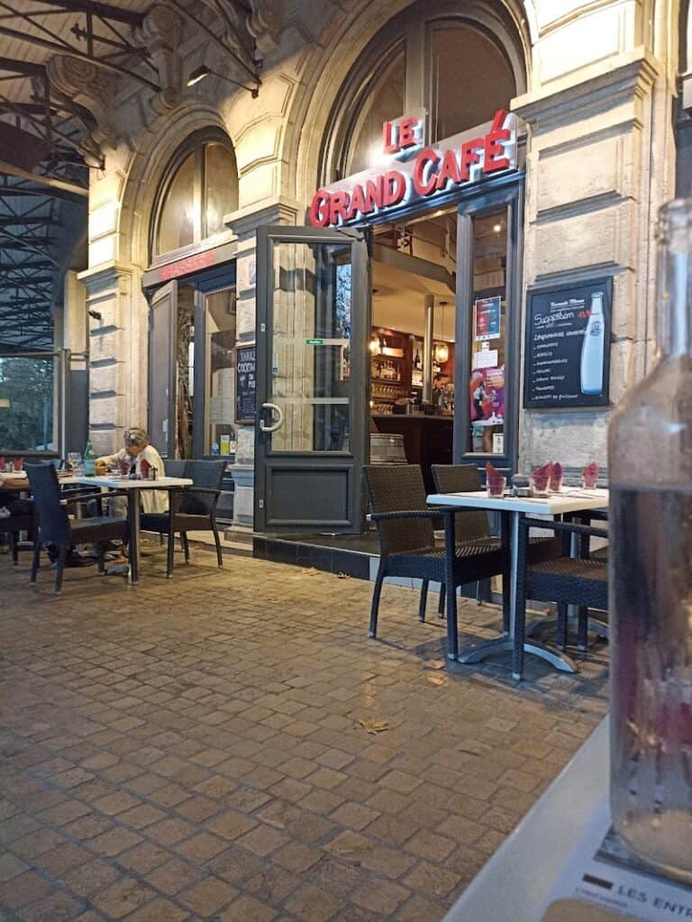 Restaurant Le Grand Café à Valence, France — photo 1