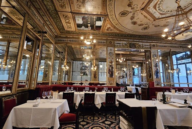 Restaurant Le Grand Véfour à Paris, France