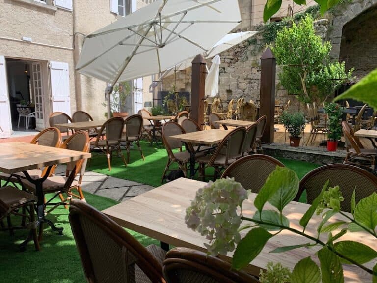 Restaurant Le Jardin De La Tour du Plô à Carcassonne, France — photo 1