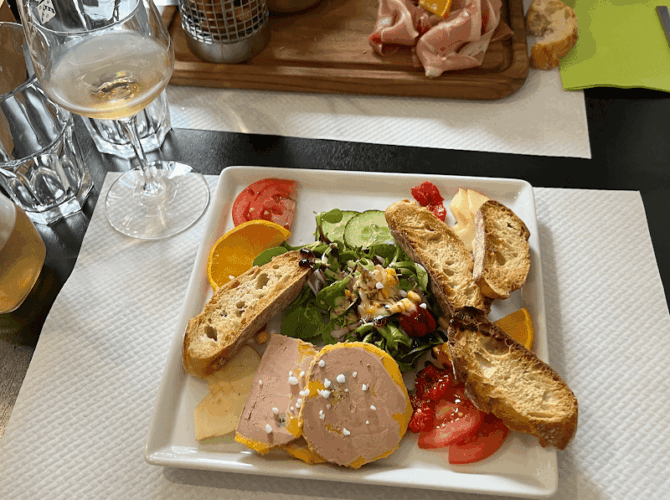 Restaurant Le Jardin De La Tour du Plô à Carcassonne, France