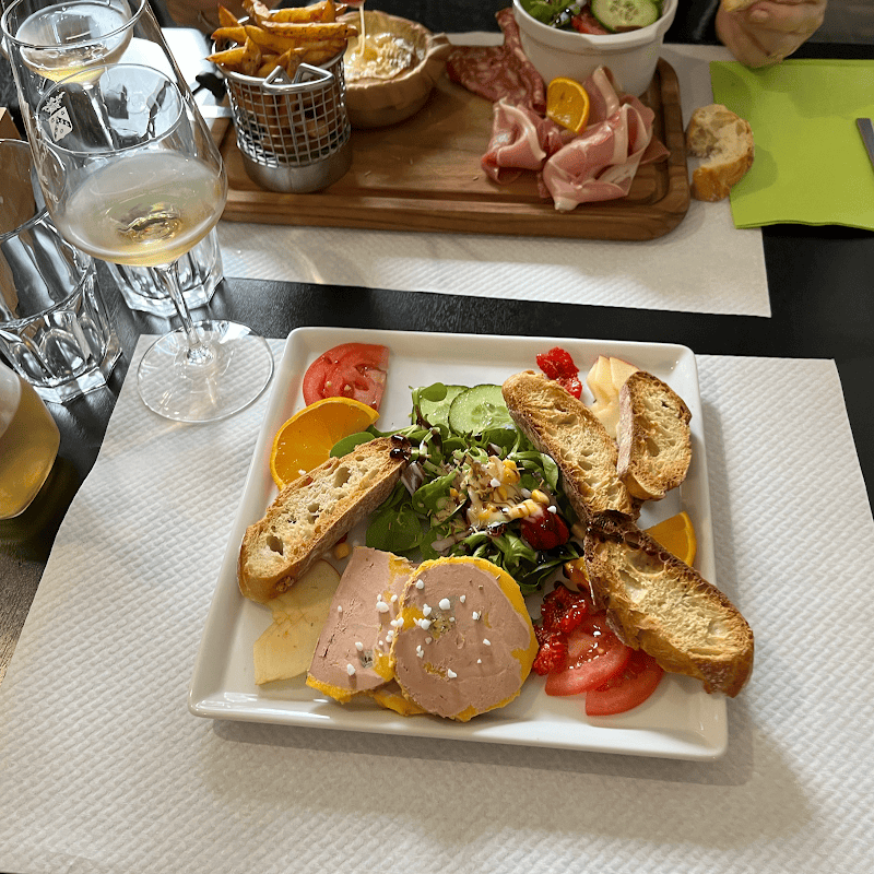 Restaurant Le Jardin De La Tour du Plô à Carcassonne, France
