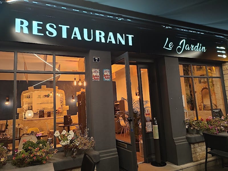 Restaurant Le jardin à Falaise, France