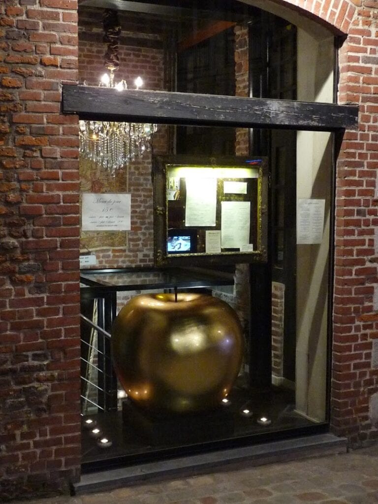Restaurant Le Lion Bossu à Lille, France — photo 1