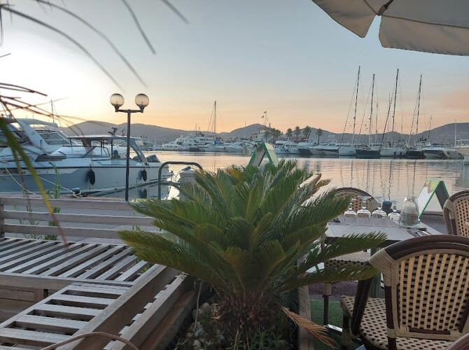 Restaurant LE “M” à Cogolin, France