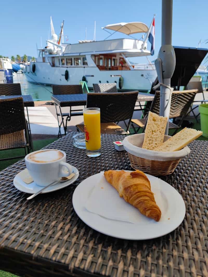 Restaurant LE “M” à Cogolin, France