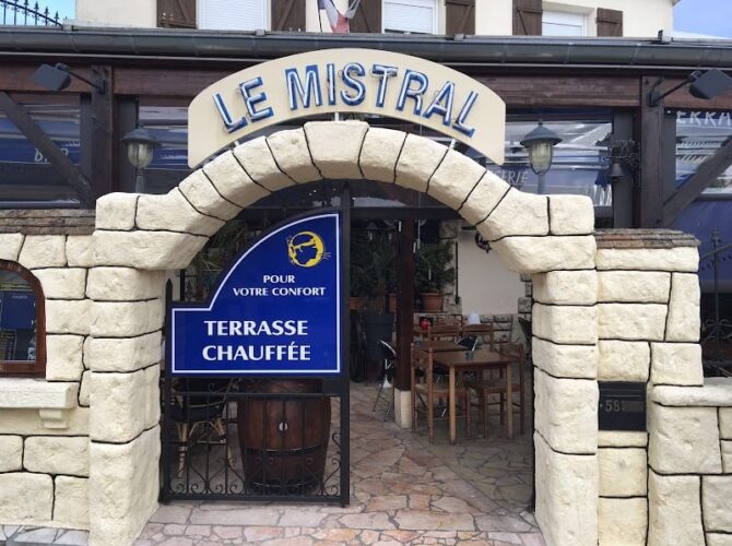 Restaurant Le Mistral à Lardy, France