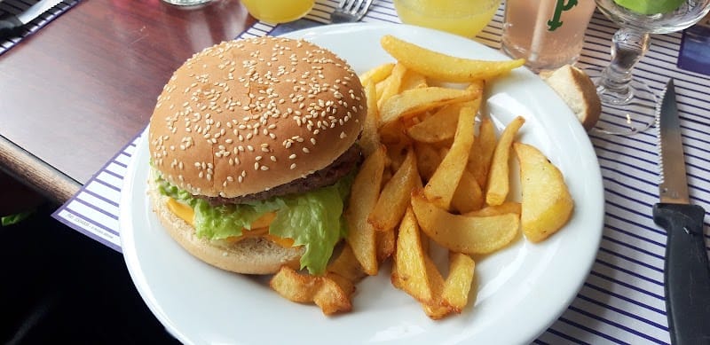 Restaurant Le Montmartre à Saint-Ouen-sur-Seine, France