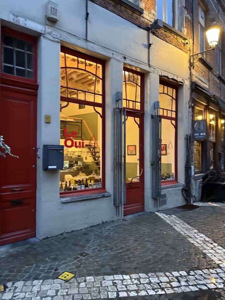 Restaurant Le Oui à Anvers, Belgique — photo 1