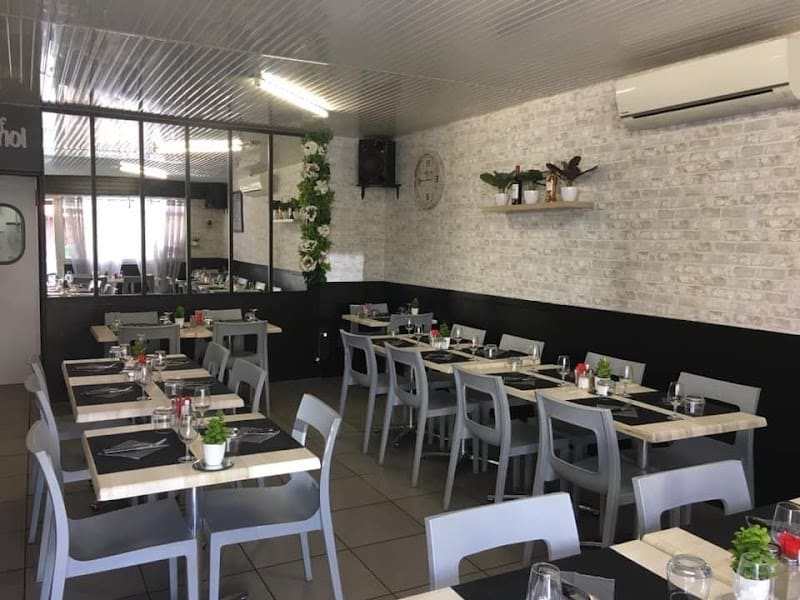 Restaurant Le petit bassens à Bassens, France