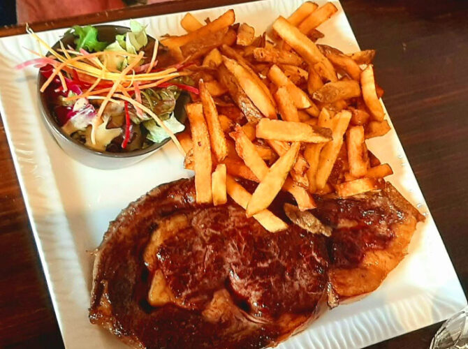 Le Petit Cordonnier – Bar & Restaurant à Bellevaux, France