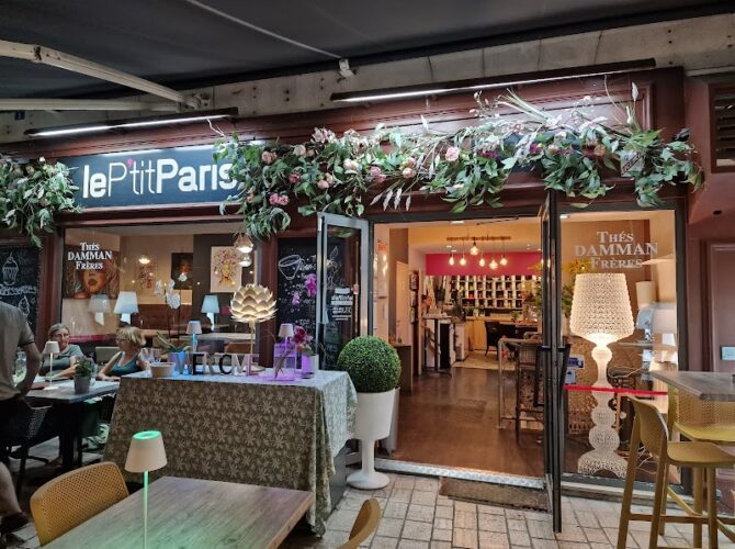 Restaurant Le Petit Paris Grand Café Castel à Villeneuve-sur-lot, France