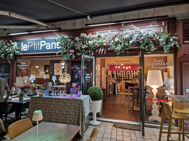 Restaurant Le Petit Paris Grand Café Castel à Villeneuve-sur-lot, France