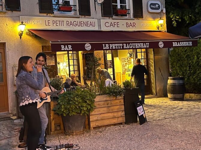 Restaurant Le Petit Ragueneau à Lésigny, France