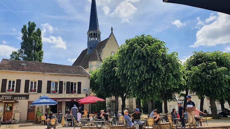 Restaurant Le Petit Ragueneau à Lésigny, France