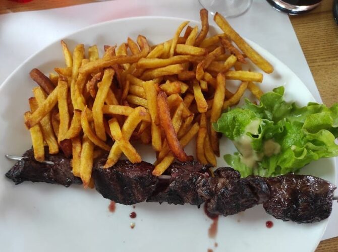 Restaurant Le petit resto à Sermaise, France