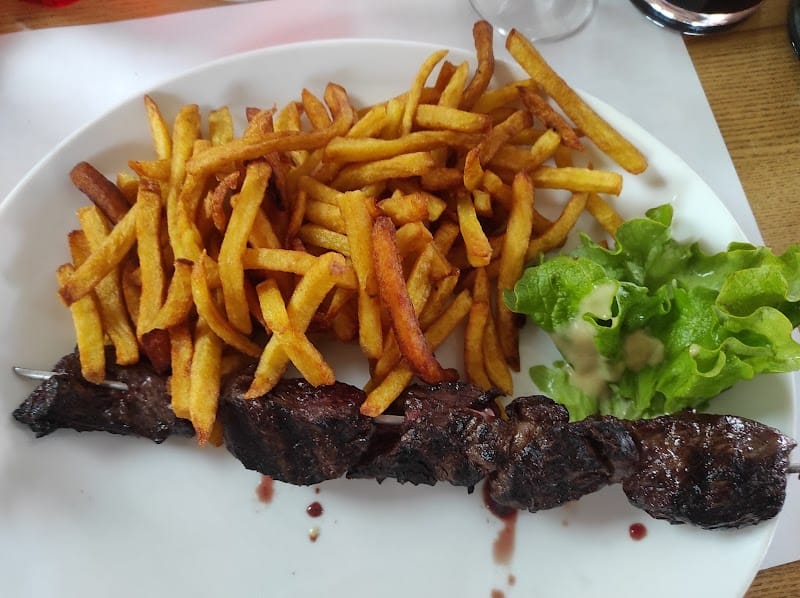 Restaurant Le petit resto à Sermaise, France