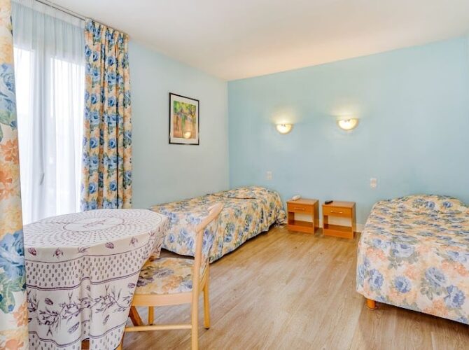 Restaurant Le Plat D’ Etain à Brou, France