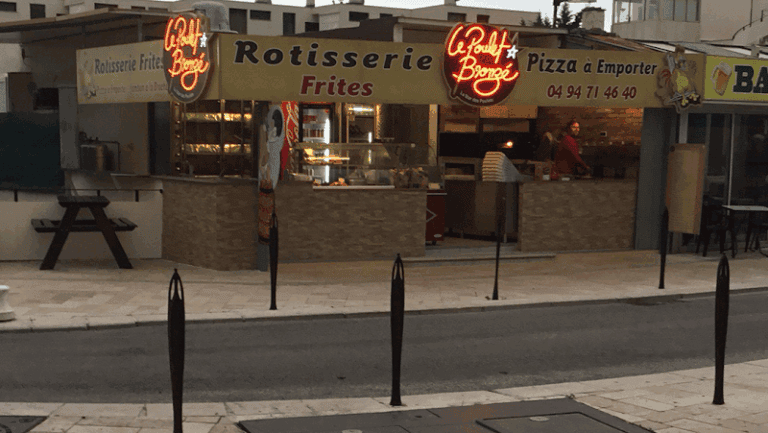 Restaurant Le Poulet Bronzé à Bormes-les-Mimosas, France — photo 1