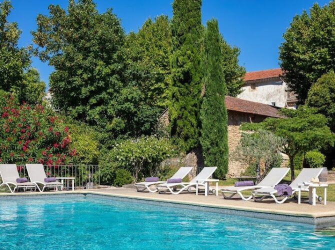 Le Pré Du Moulin – Maison Alonso Hotel & Restaurant à Sérignan-du-Comtat, France