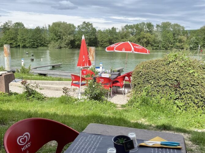 Restaurant Le p’tit resto au bord de l’eau à Épernay, France