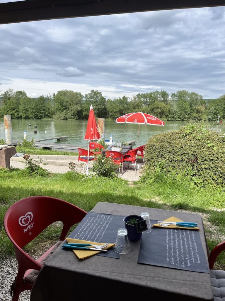 Restaurant Le p’tit resto au bord de l’eau à Épernay, France — photo 1