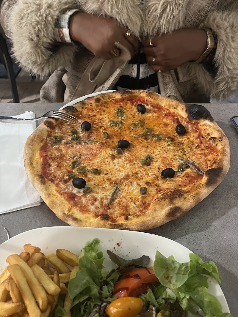 Restaurant LE QG à Courbevoie, France