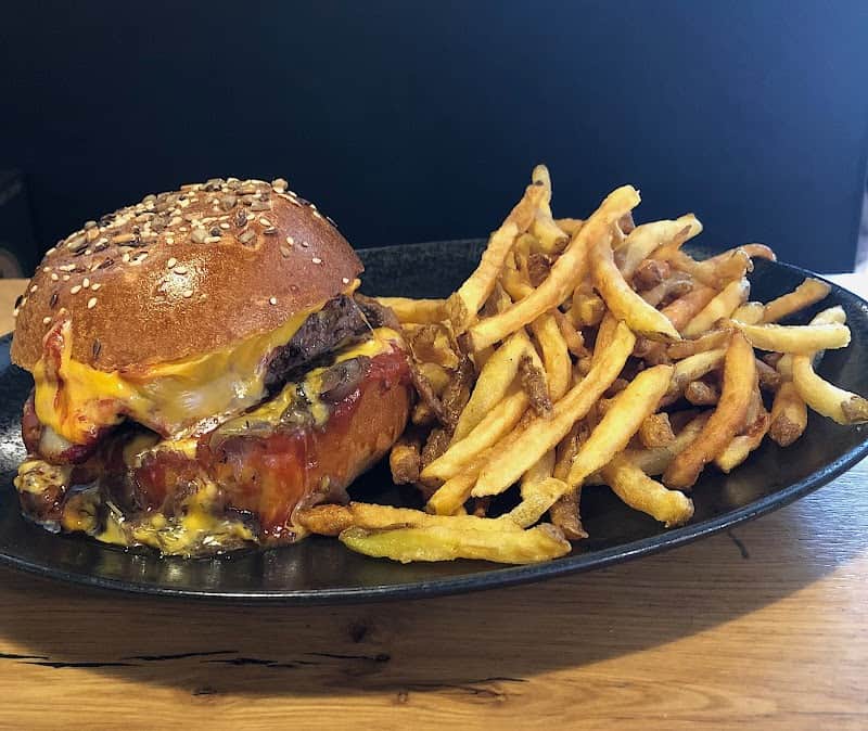 Restaurant Le Saint-Mihiel – Café Tabac et brasserie à Nantes, France