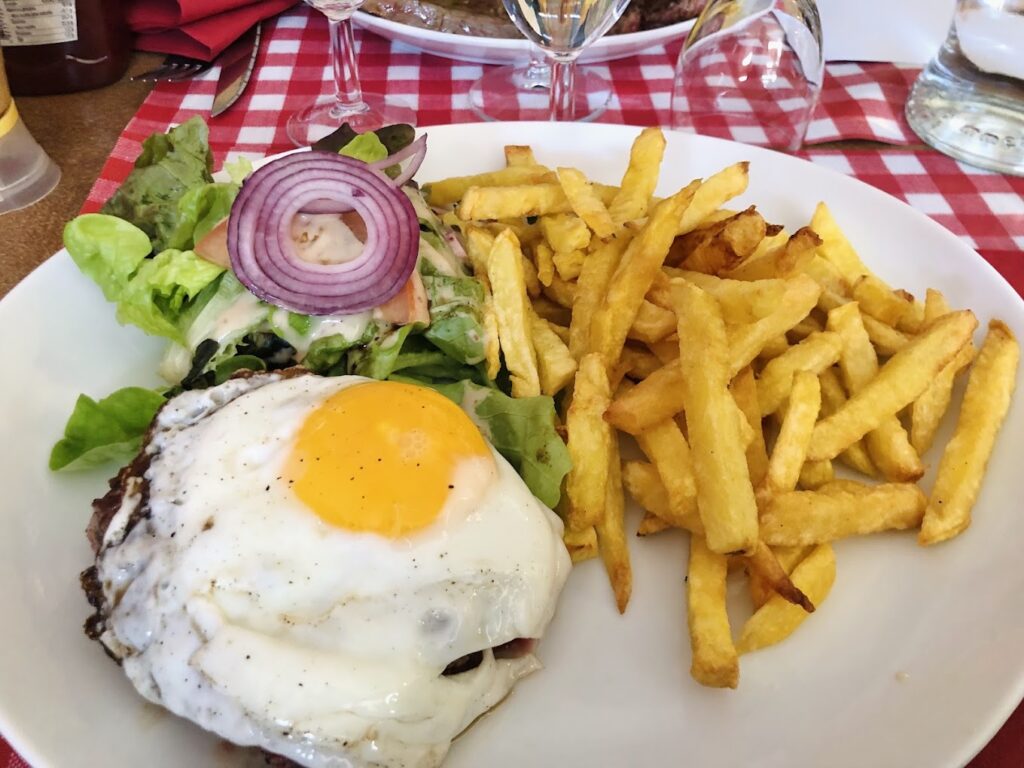 Restaurant Le Saint Philippe à Saint-Ouen-sur-Seine, France