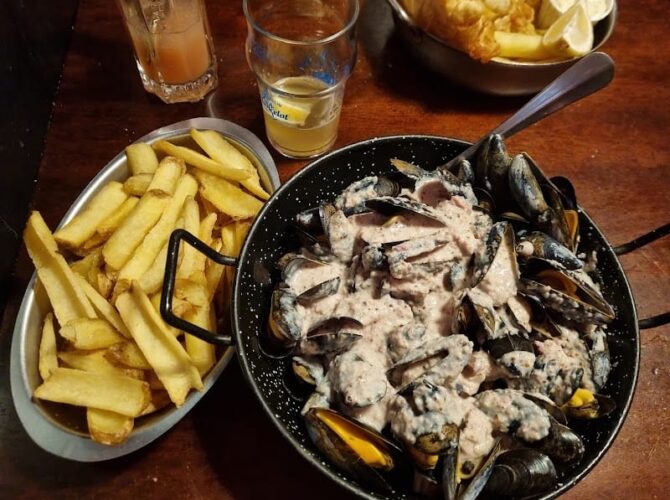 Le Tour du Monde – Bar Restaurant à Larmor-Plage, France