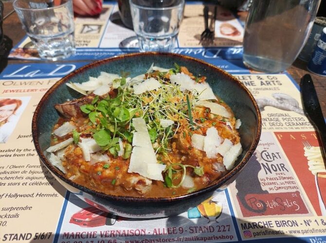 Restaurant Le Vallès à Saint-Ouen-sur-Seine, France