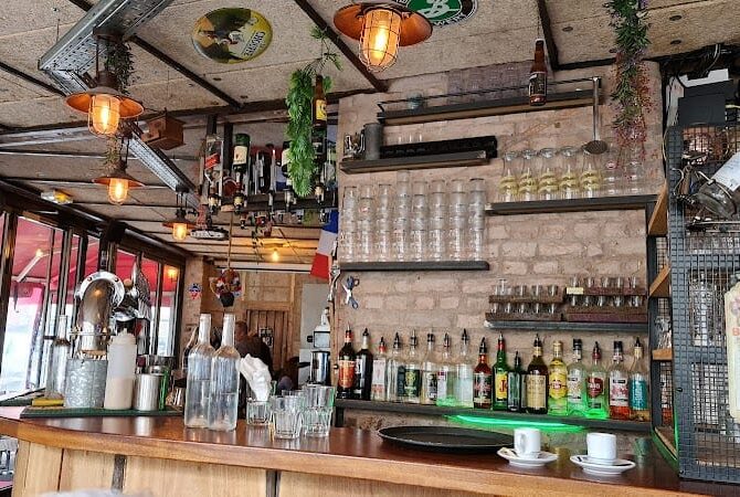 Restaurant Le Village à Ivry-sur-Seine, France