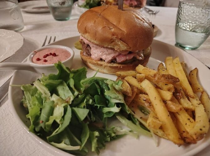 Restaurant LeChat Noble à La Colle-sur-Loup, France