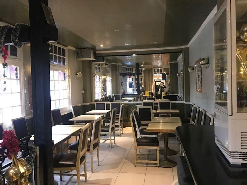 Restaurant L’Entracte à Gennevilliers, France